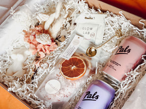Open image in slideshow, LUXE LADY GIFT BOX
